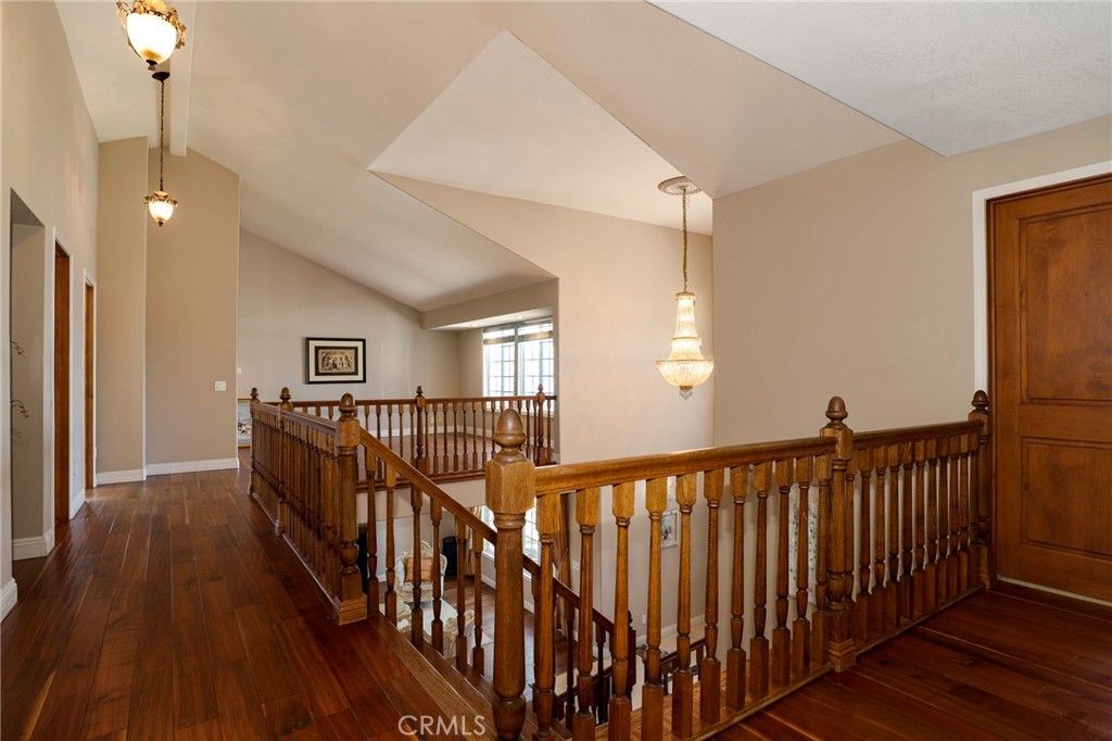 Interior, Pendant Lights, Wood Texture Flooring