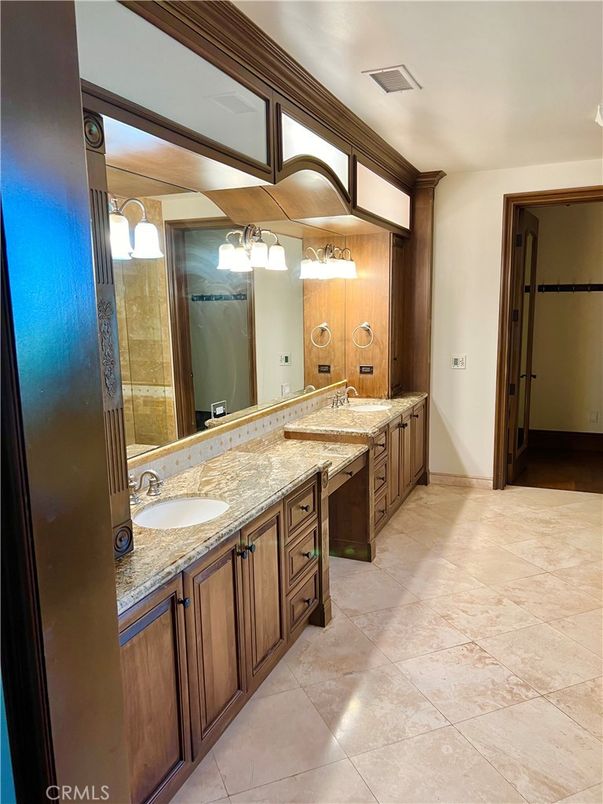 Bathroom, Dual Sink Vanities, Interior