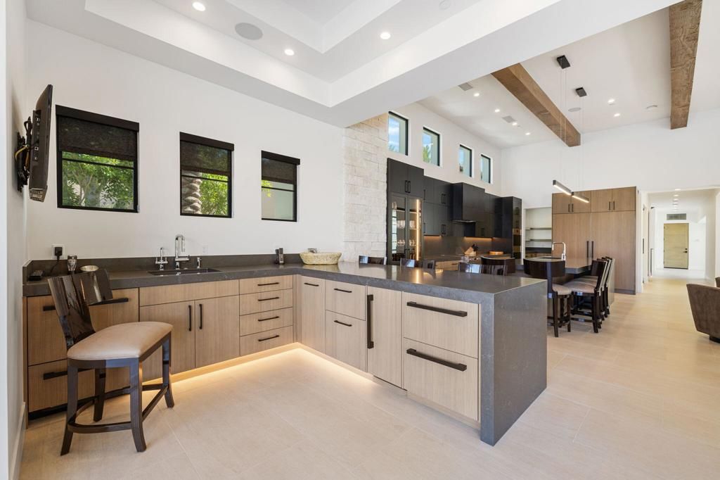 Dining room, Interior, Kitchen, Pendant Lights, Recessed Lighting, Stainless Steel Appliances, Wooden Beams