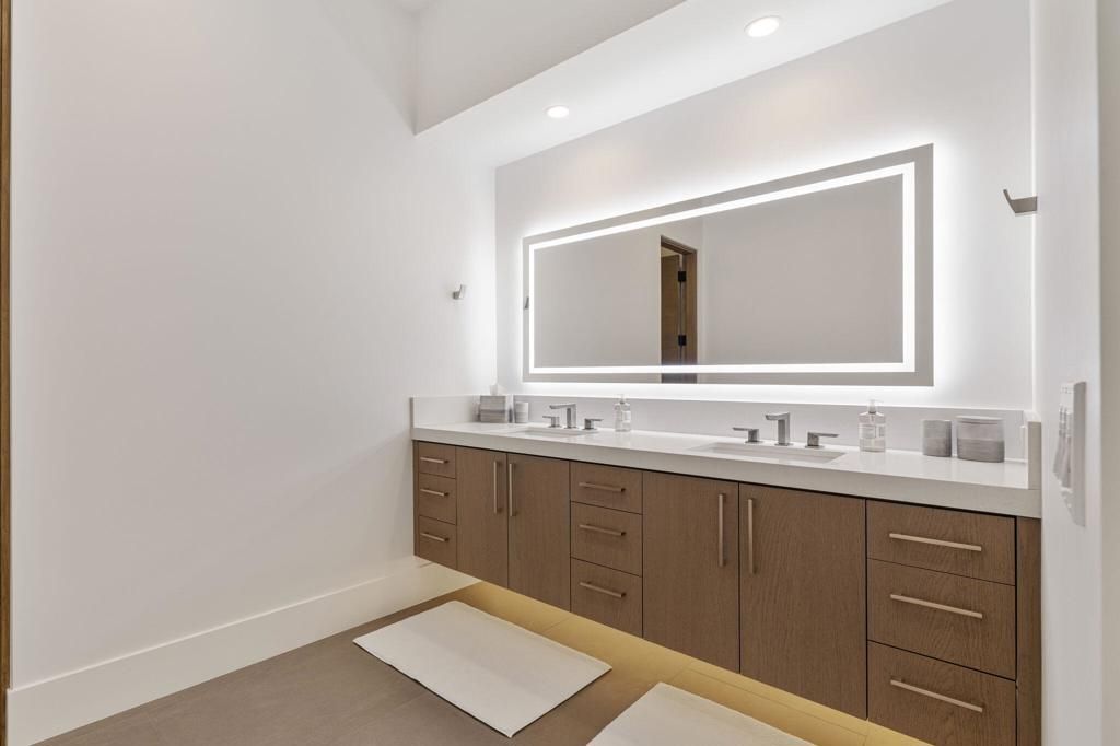 Bathroom, Dual Sink Vanities, Interior, Recessed Lighting