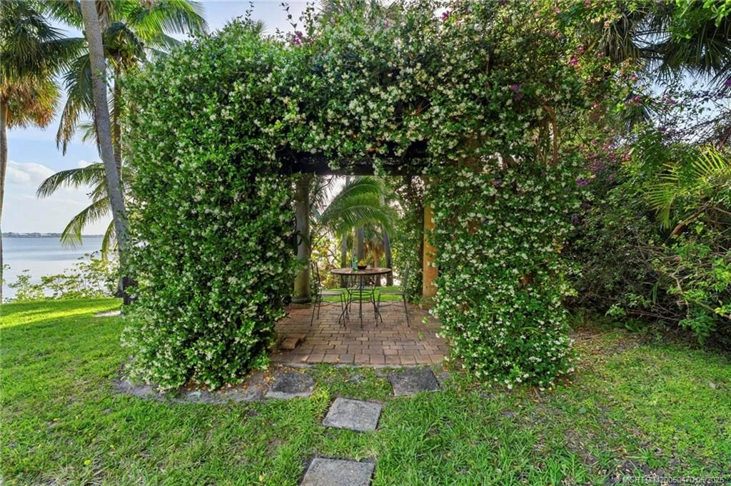 Backyard, Exterior, Water