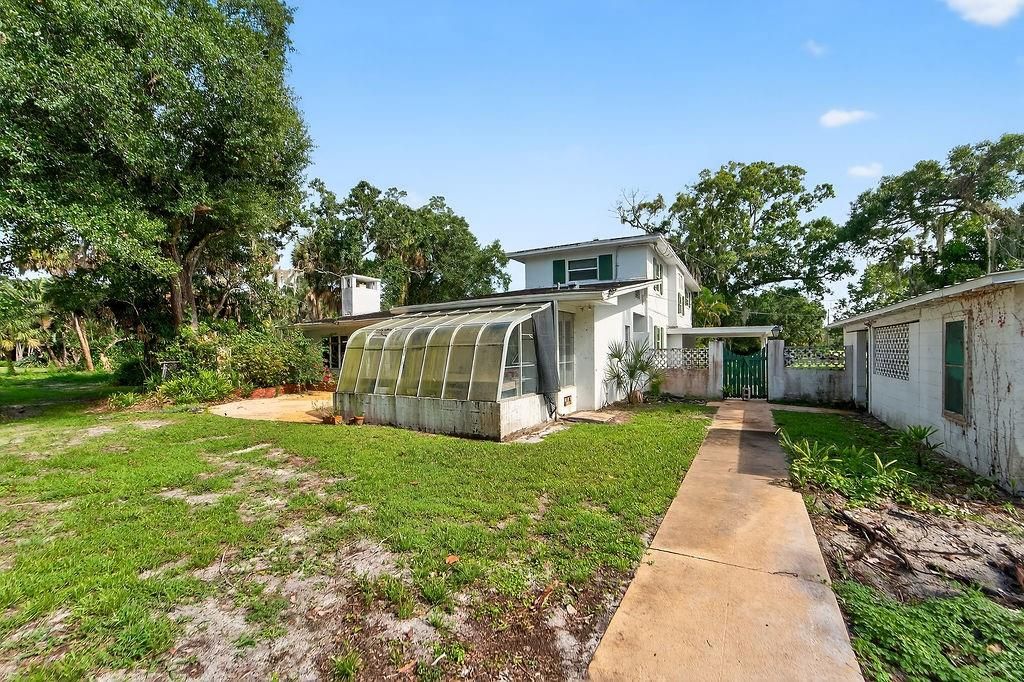 Backyard, Exterior