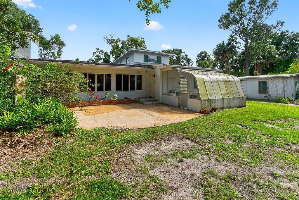 Backyard, Exterior