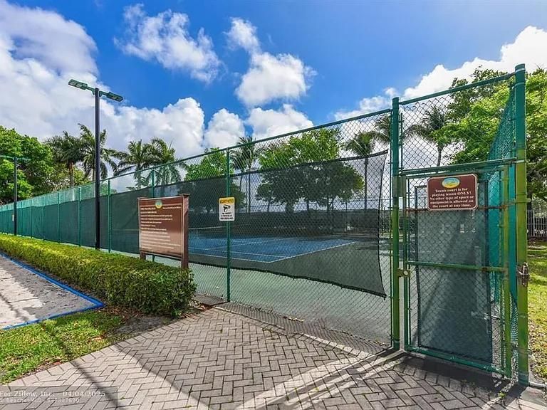 Exterior, Tennis Courts