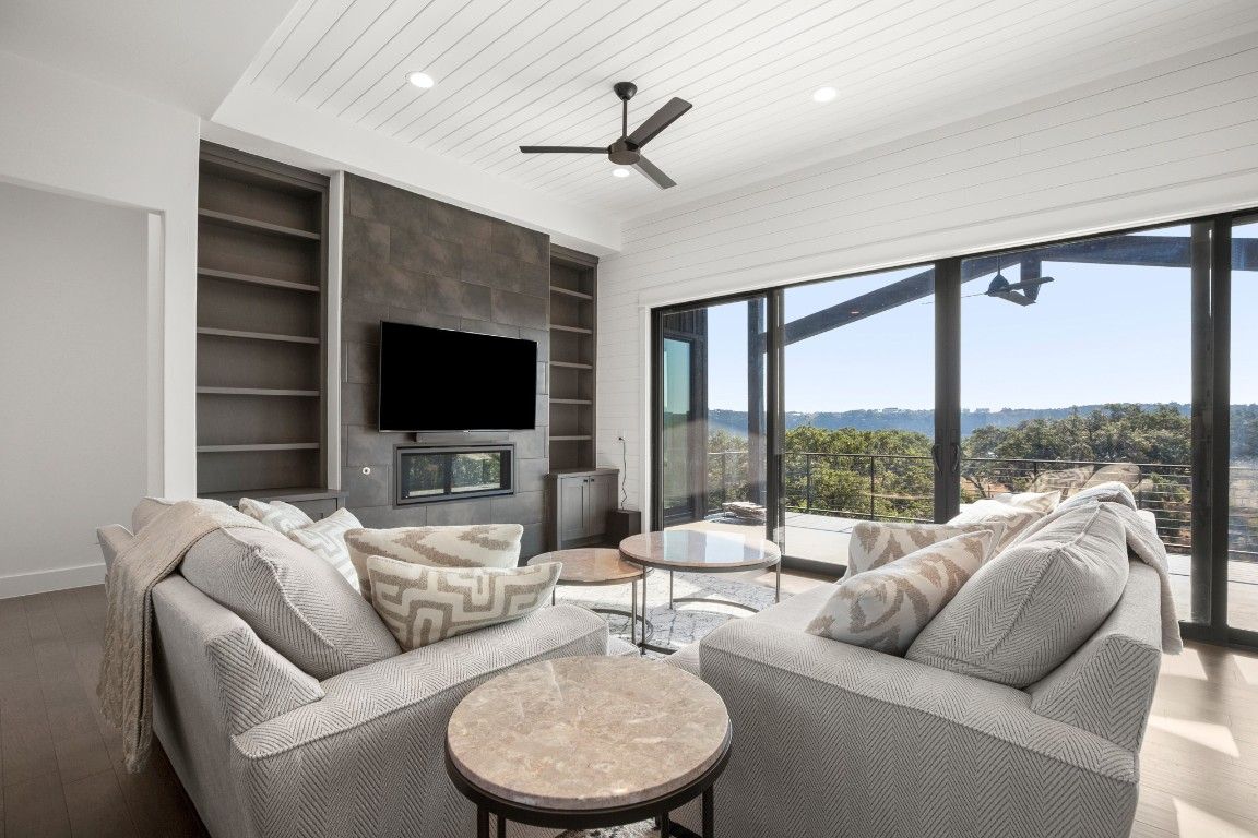Interior, Living room, Recessed Lighting, Water, Wood Texture Flooring