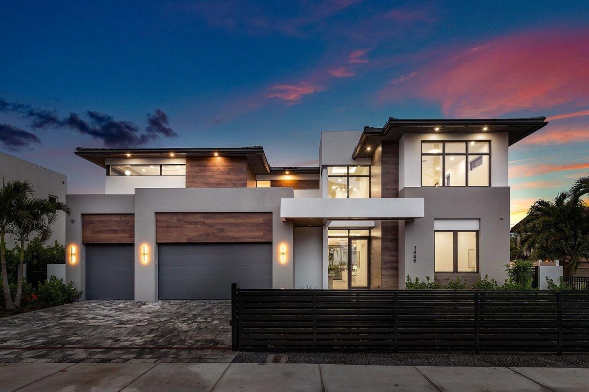 Attached, Exterior, Facade, Modern