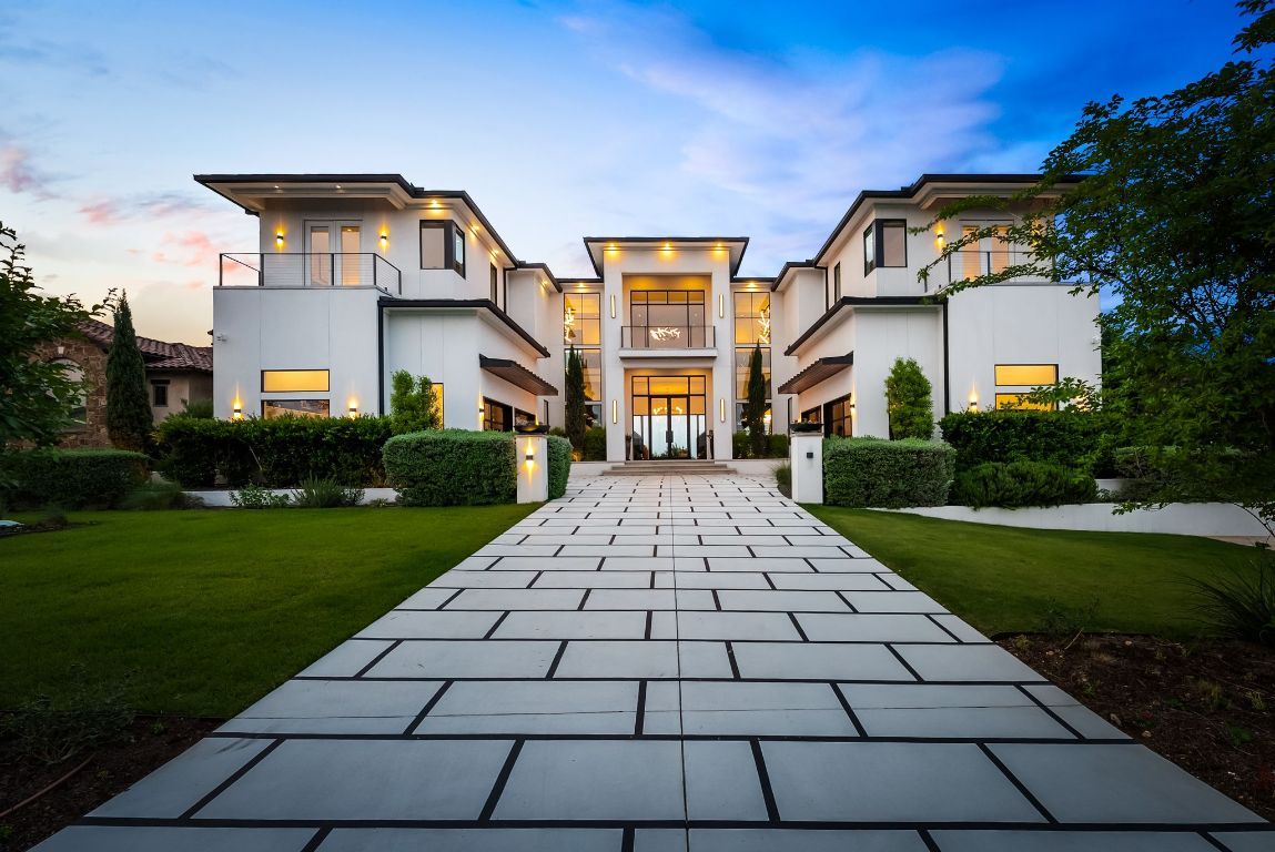 Backyard, Exterior, Facade, Modern