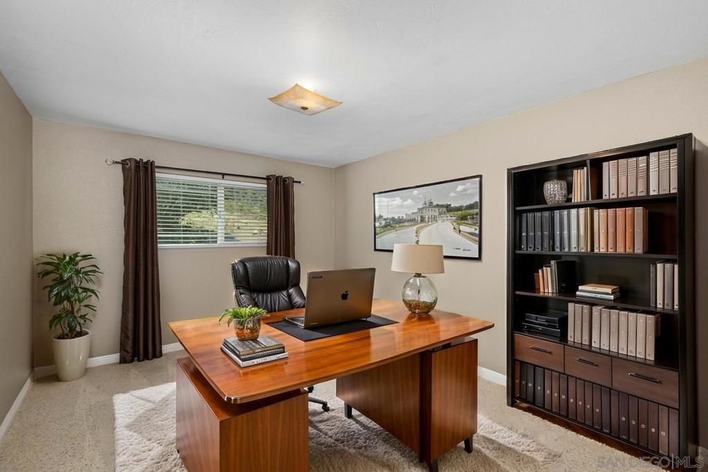 Home Office, Interior