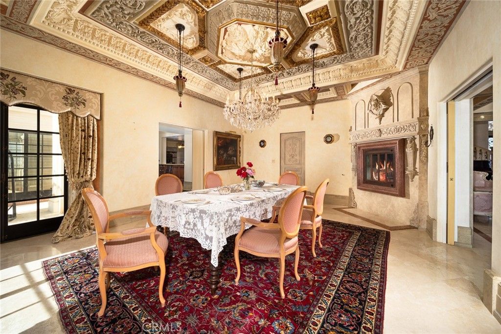 Chandelier, Dining room, Interior