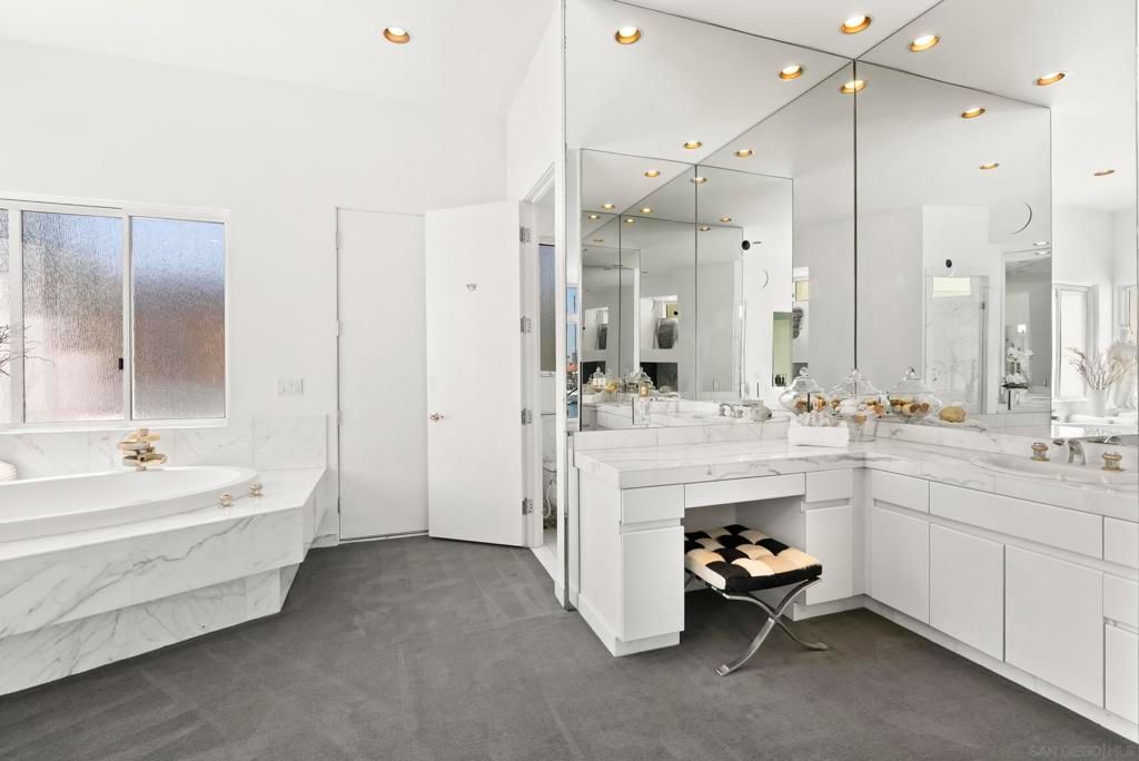 Bathroom, Dual Sink Vanities, Interior, Recessed Lighting