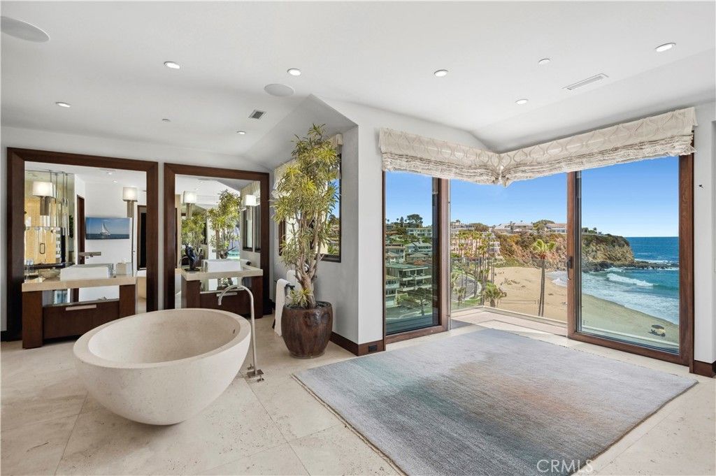 Bathroom, Free Standing Baths, Interior, Recessed Lighting, Water