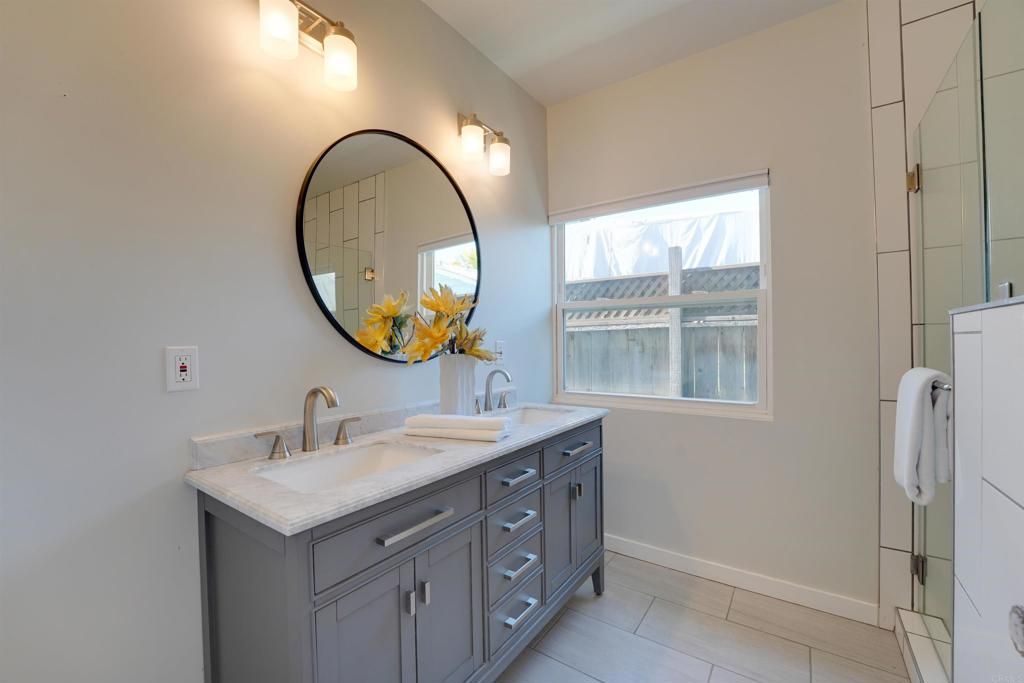 Bathroom, Dual Sink Vanities, Interior