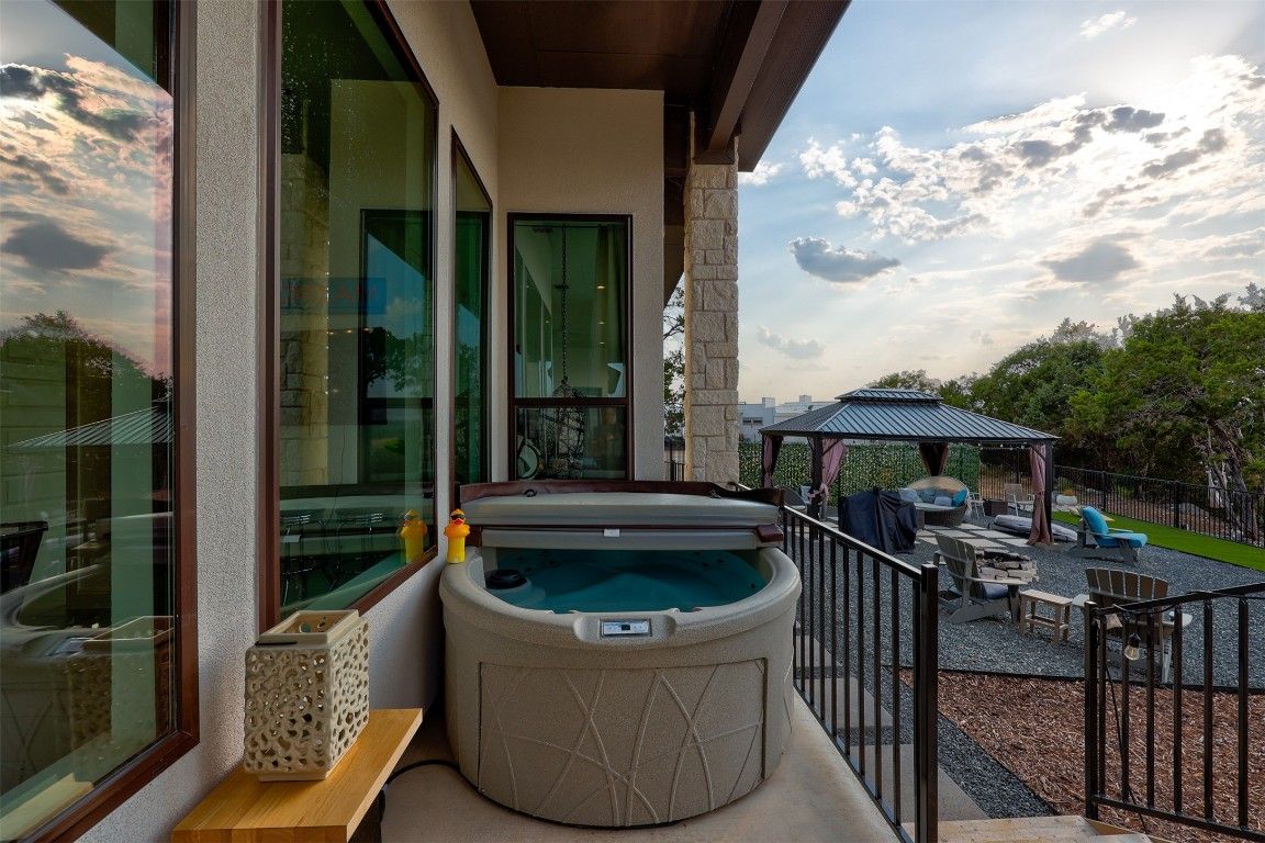 Exterior, Hot Tub, Pool