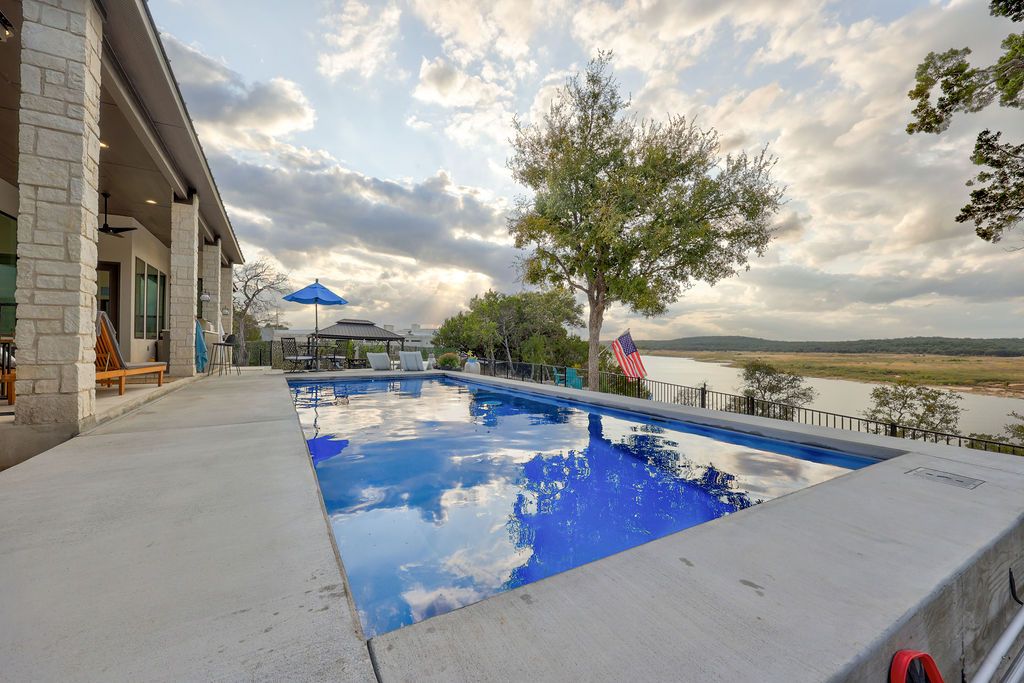 Exterior, Pool, Water