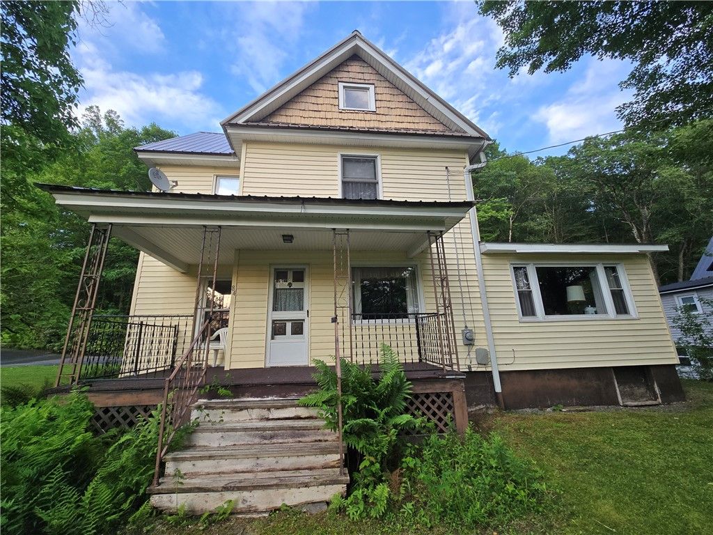 Exterior, Facade, Queen Anne Victorian