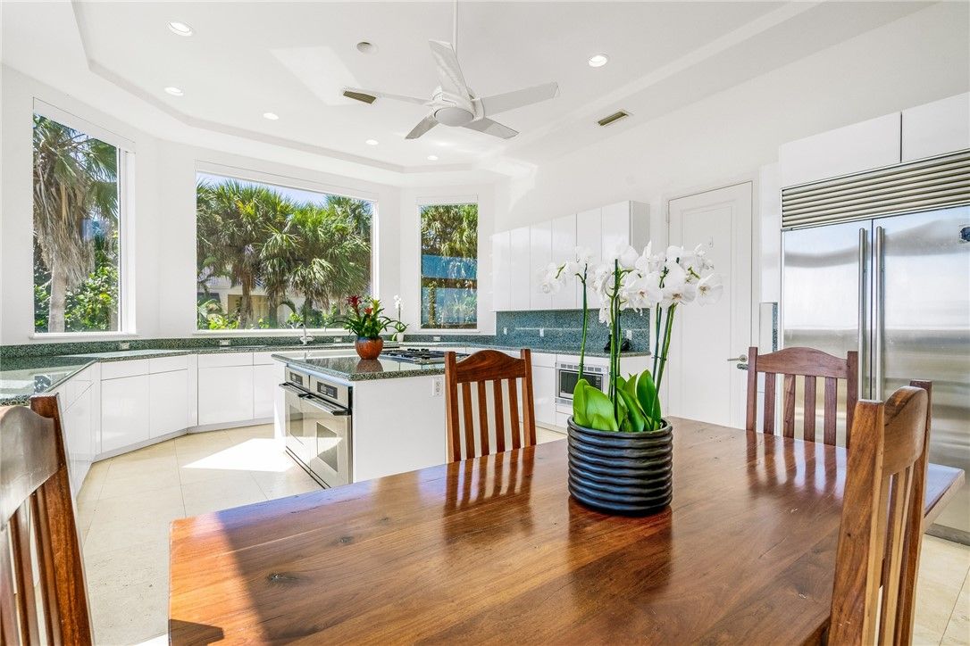Dining room, Interior, Kitchen, Recessed Lighting, Stainless Steel Appliances