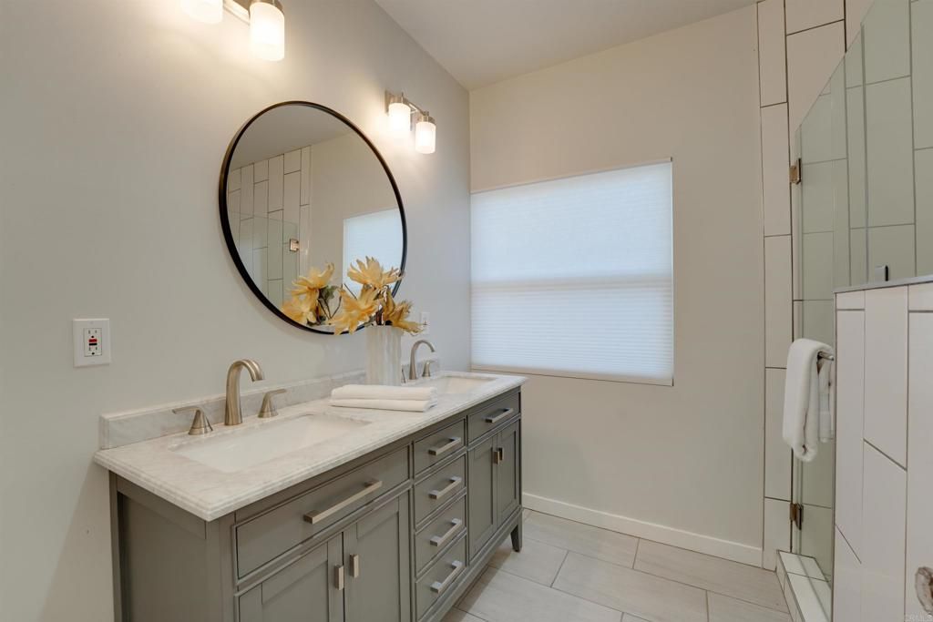 Bathroom, Dual Sink Vanities, Interior