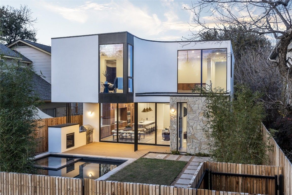 Exterior, Facade, Modern