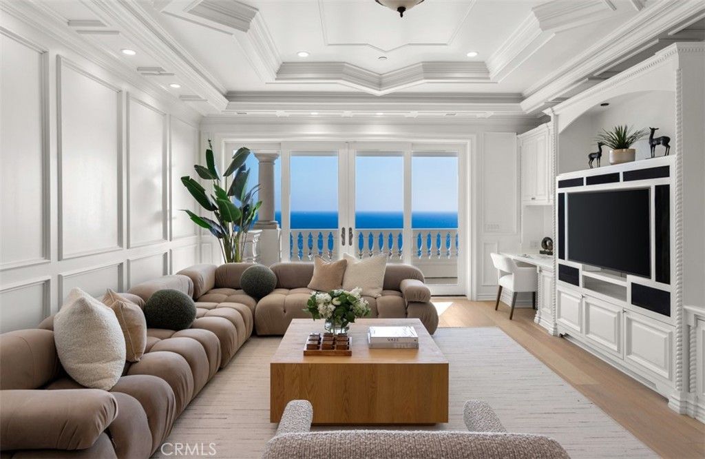 Interior, Living room, Recessed Lighting, Water, Wood Texture Flooring