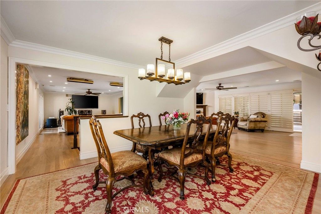 Chandelier, Dining room, Interior, Recessed Lighting, Wood Texture Flooring
