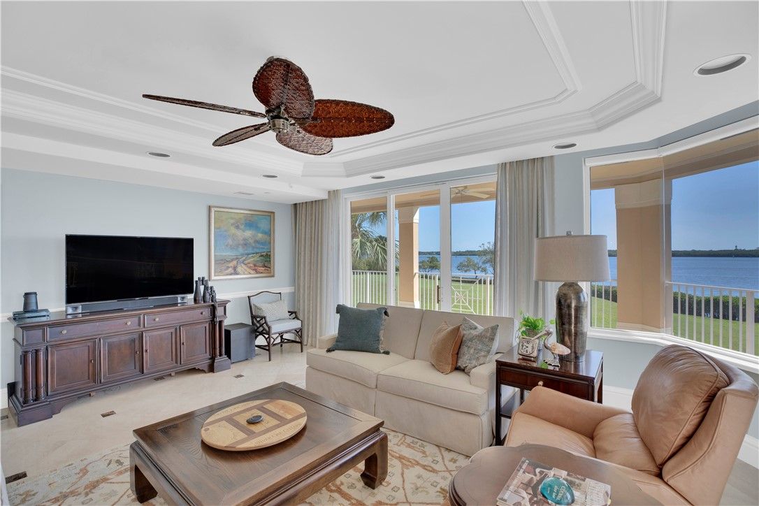 Interior, Living room, Recessed Lighting, Water