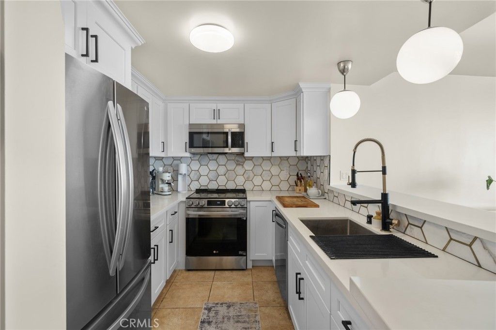 Interior, Kitchen, Pendant Lights, Stainless Steel Appliances