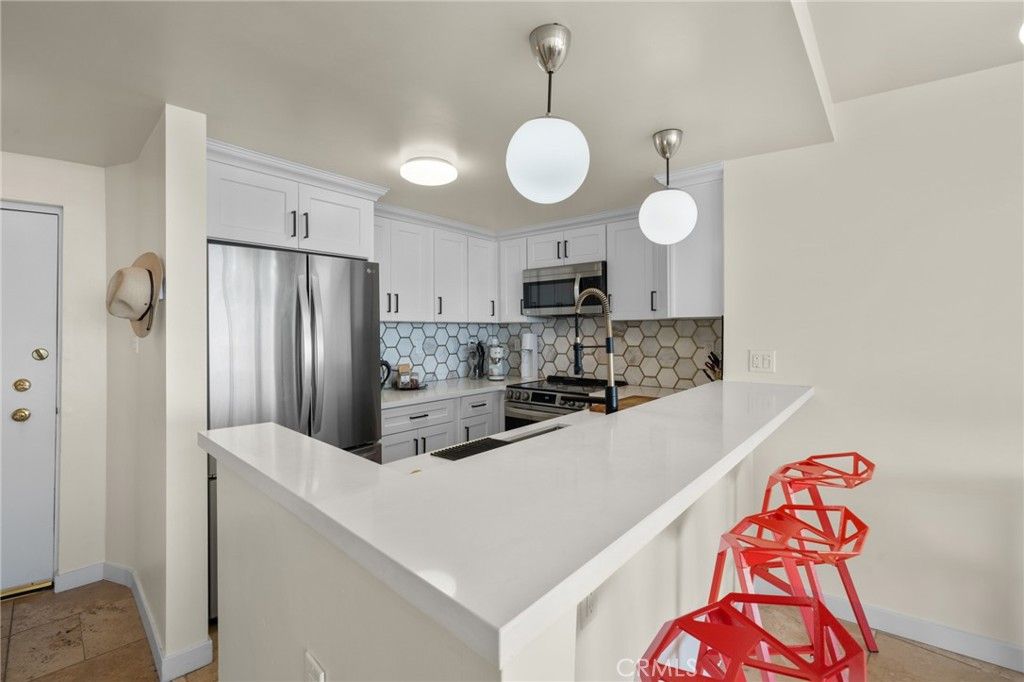 Interior, Kitchen, Pendant Lights, Stainless Steel Appliances