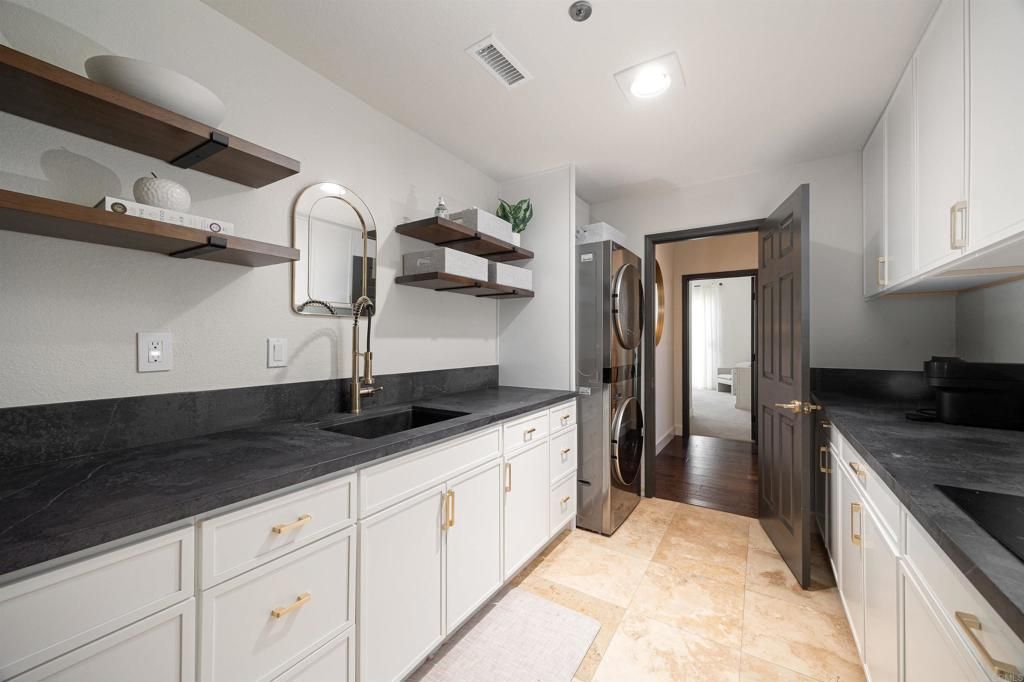 Interior, Kitchen, Recessed Lighting, Washer