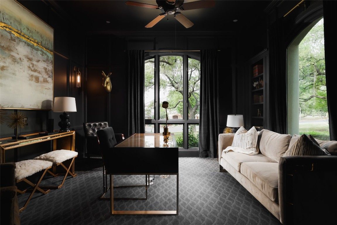 Home Office, Interior