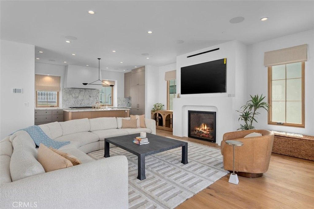 Fireplace, Interior, Kitchen, Living room, Marble Walls, Pendant Lights, Recessed Lighting, Wood Texture Flooring
