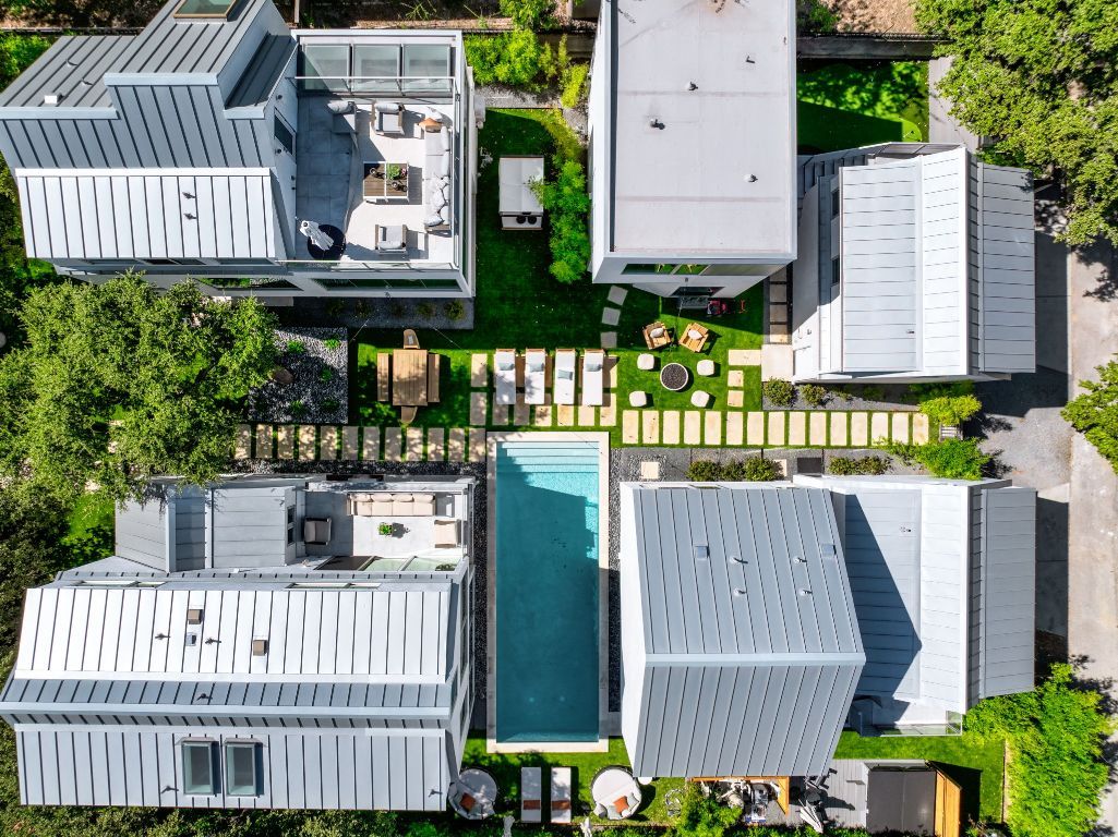 Exterior, Drone