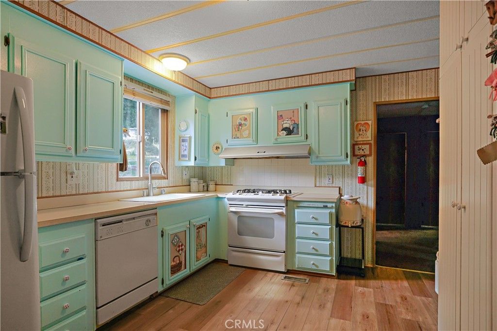 Interior, Kitchen, Wood Texture Flooring