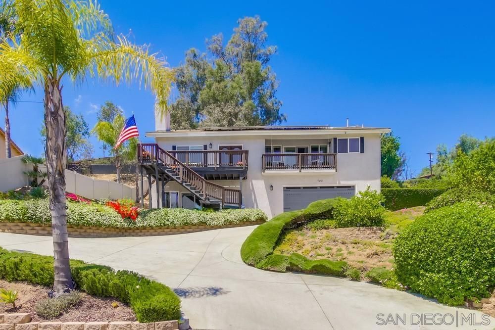 Backyard, Exterior, Facade, Raised Ranch