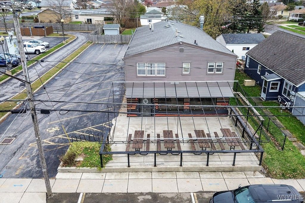 Exterior, Drone
