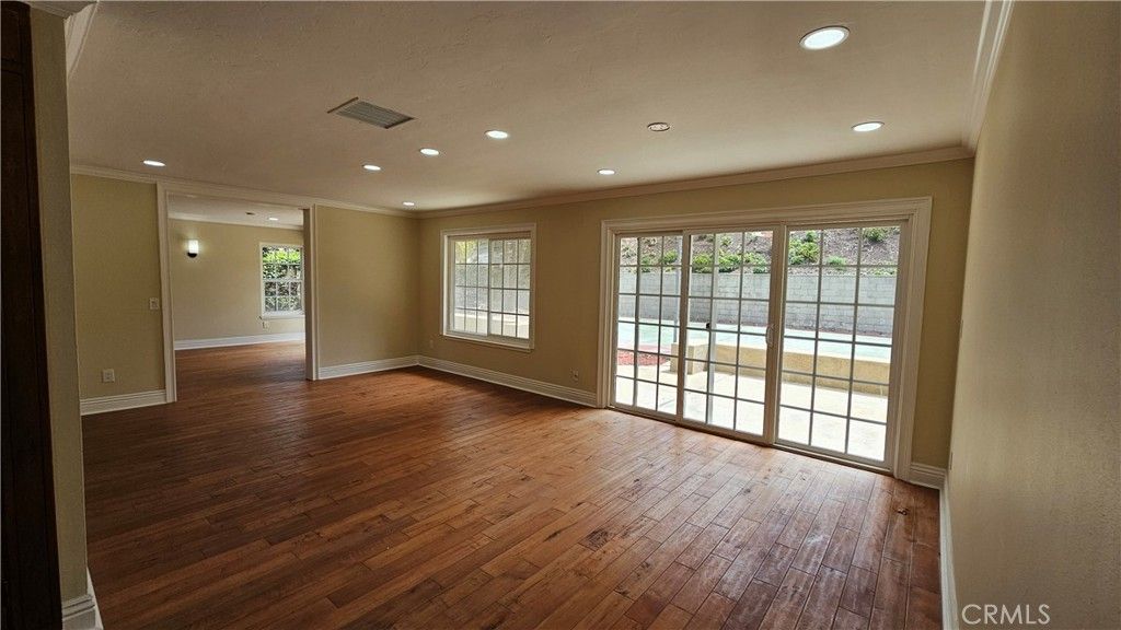 Empty room, Interior, Recessed Lighting, Wood Texture Flooring