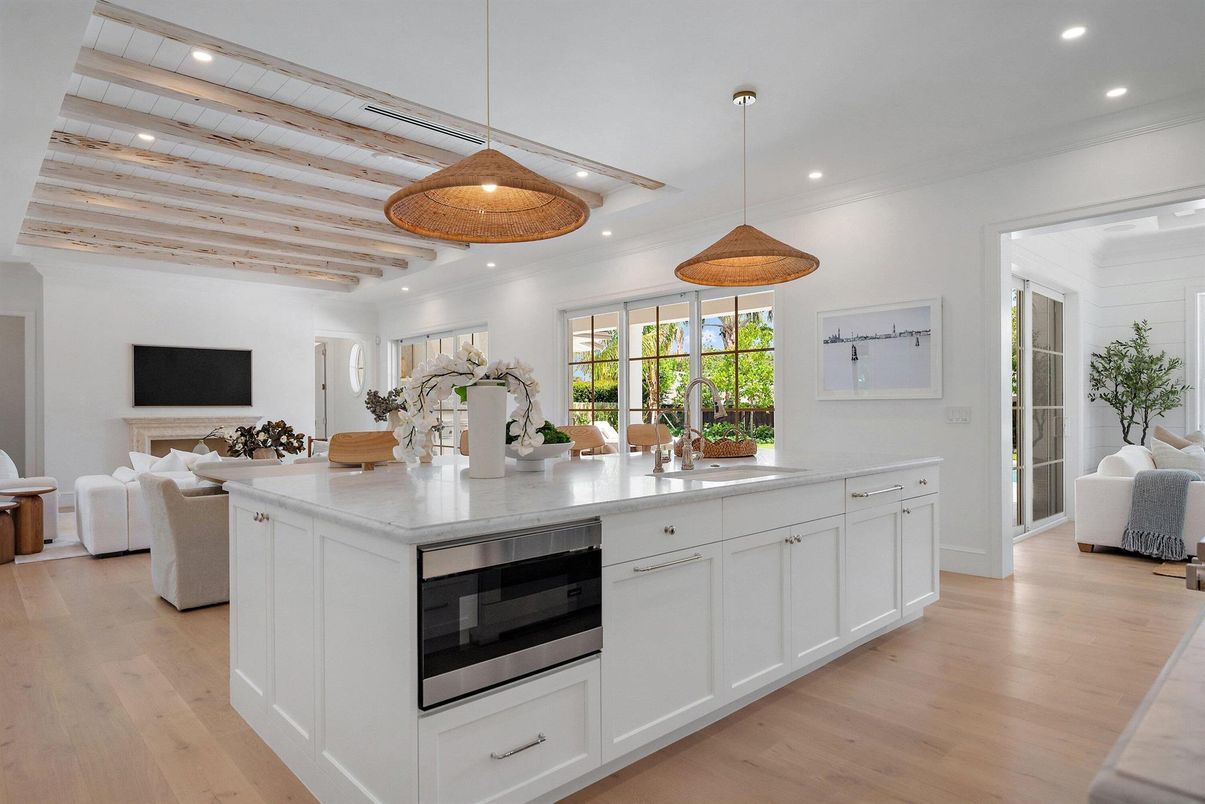 Interior, Kitchen, Living room, Pendant Lights, Recessed Lighting, Stainless Steel Appliances, Wooden Beams, Wooden Ceilings, Wood Texture Flooring