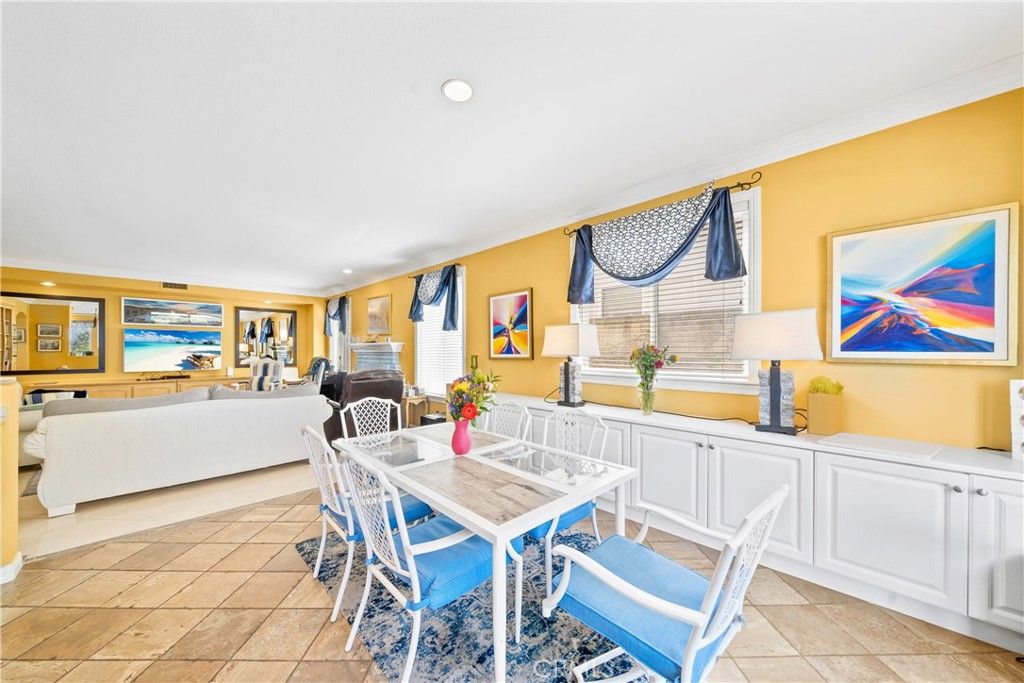Dining room, Interior, Living room, Recessed Lighting