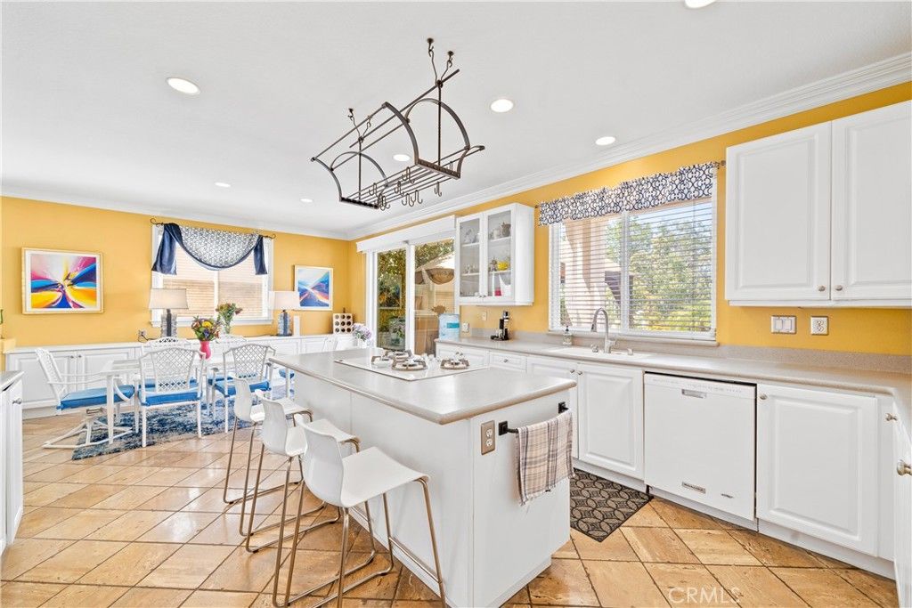 Dining room, Interior, Kitchen, Recessed Lighting
