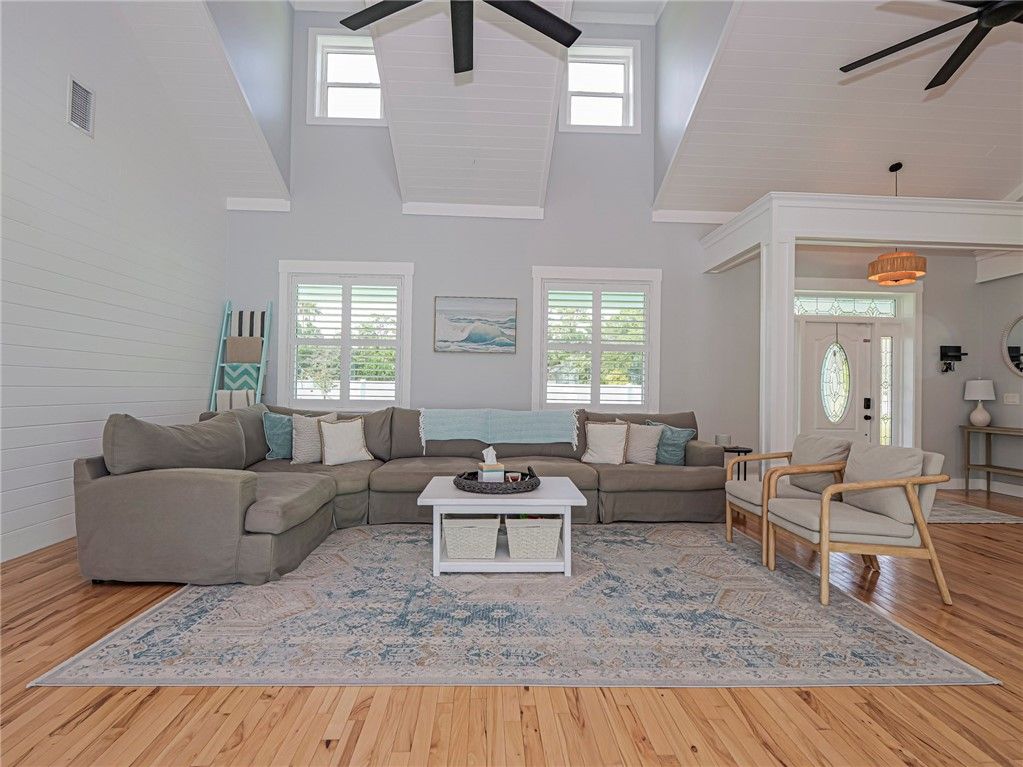 Interior, Living room, Pendant Lights, Wood Texture Flooring