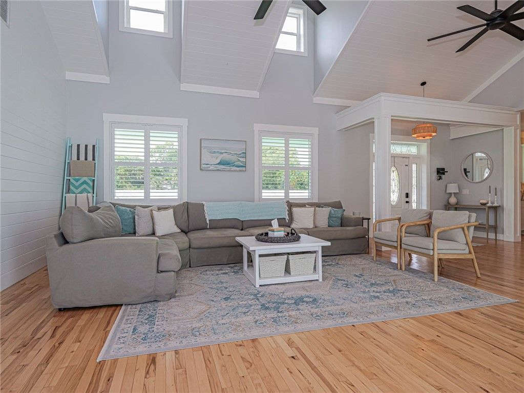 Interior, Living room, Pendant Lights, Wood Texture Flooring