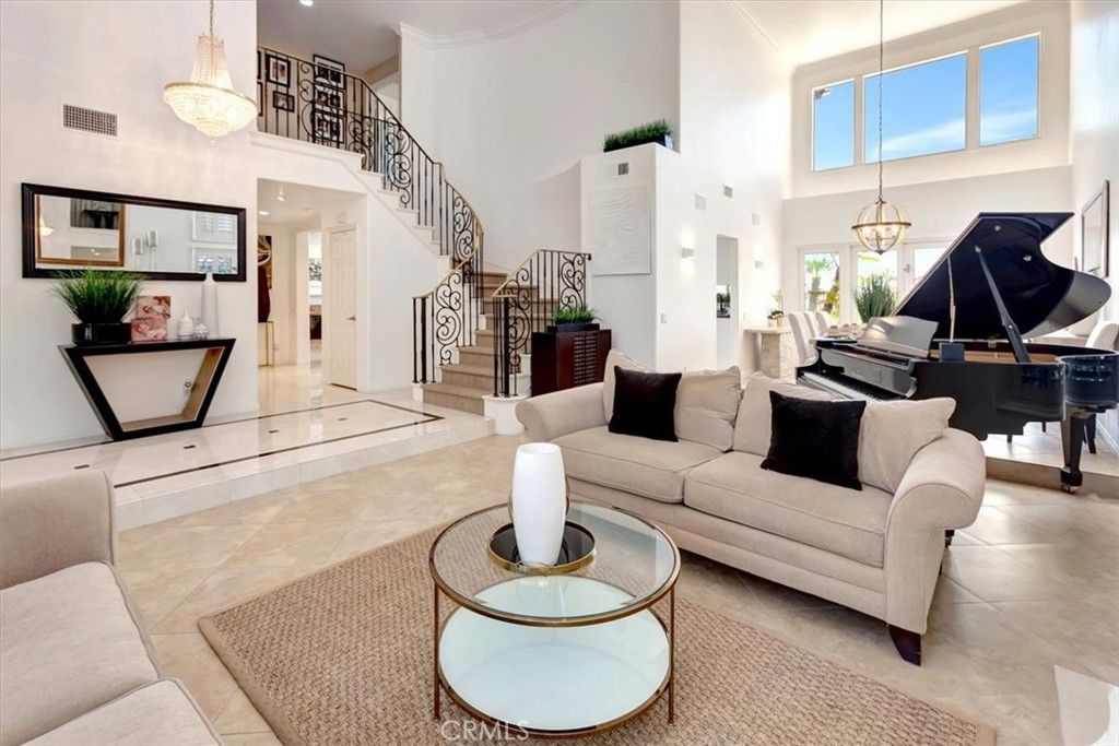 Interior, Living room, Pendant Lights, Piano, Recessed Lighting