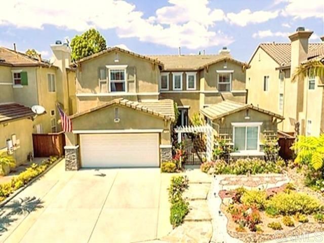 Attached, Exterior, Facade, Mediterranean
