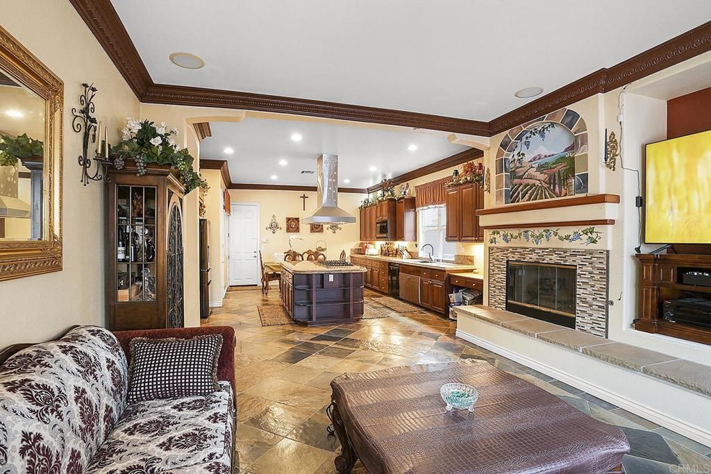 Fireplace, Interior, Kitchen, Recessed Lighting