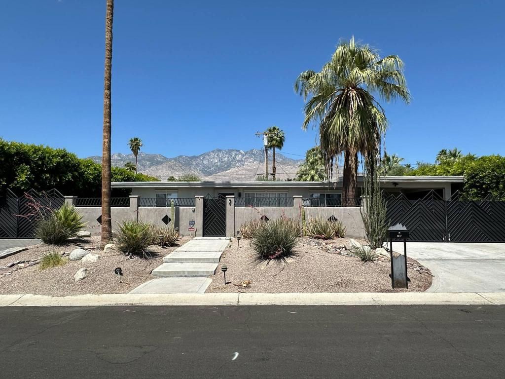 Attached, Exterior, Facade, Ranch