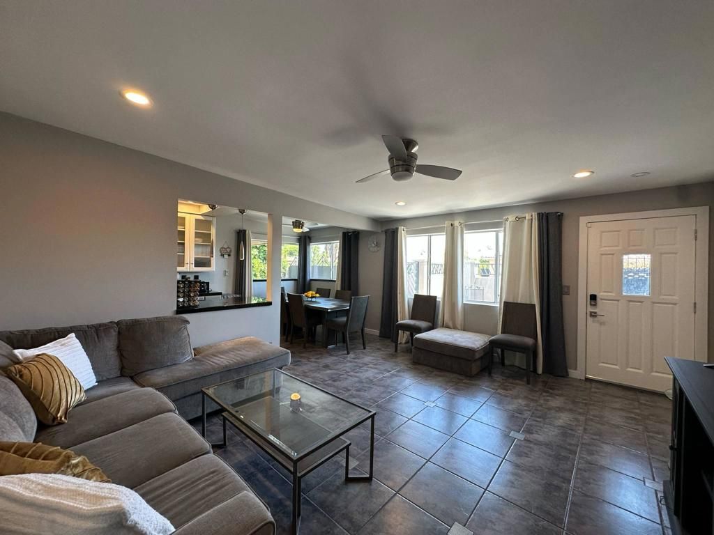 Dining room, Interior, Living room, Recessed Lighting