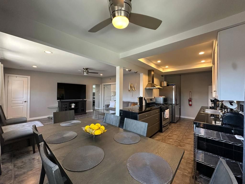 Dining room, Interior, Kitchen, Recessed Lighting
