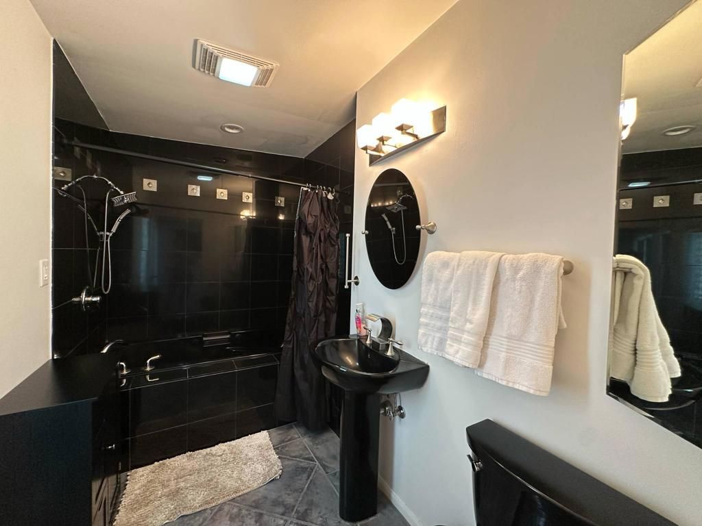 Bathroom, Interior, Recessed Lighting