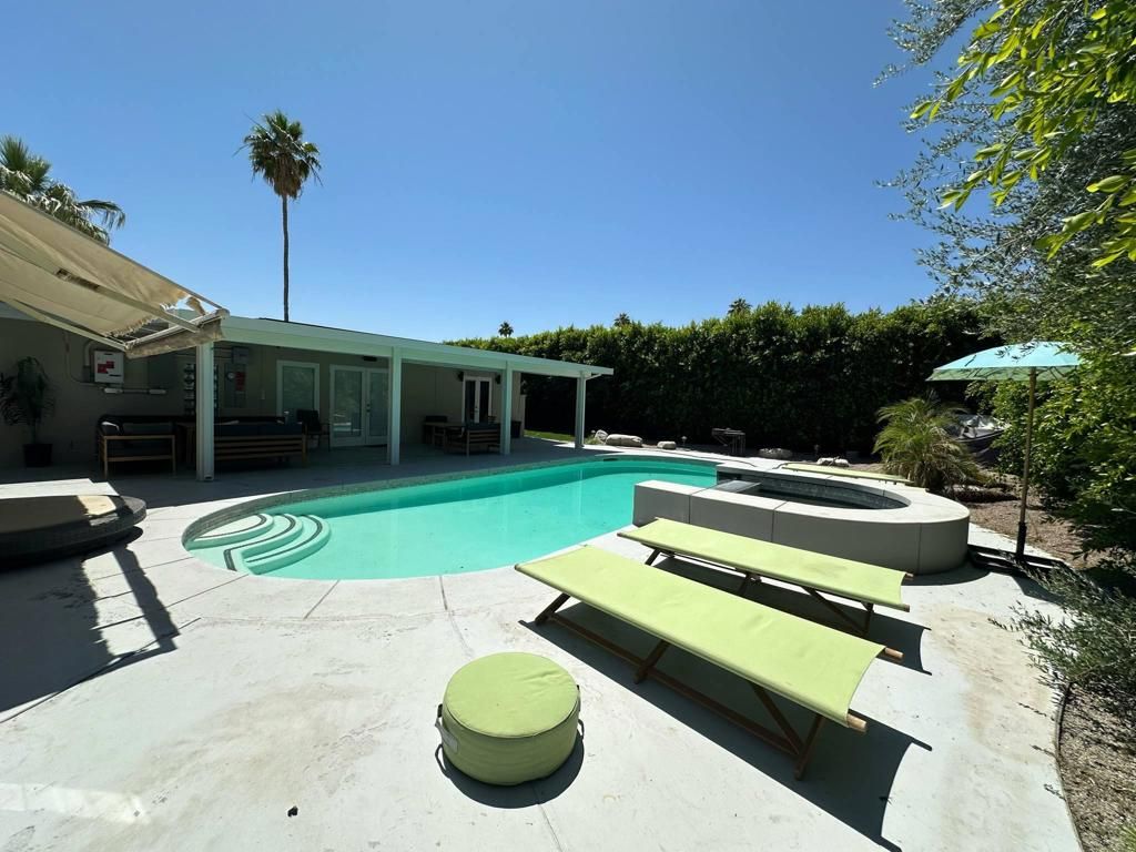 Exterior, Pool