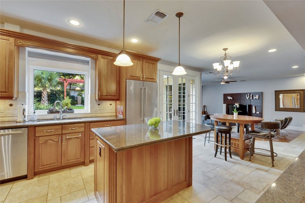 Chandelier, Dining room, Interior, Kitchen, Pendant Lights, Recessed Lighting, Stainless Steel Appliances