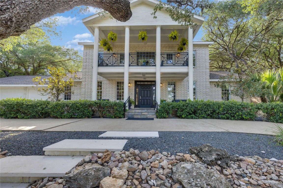 Exterior, Facade, Brick Facade, American Foursquare